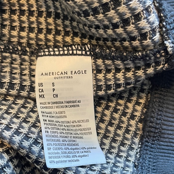 American Eagle Outfitters Black and Gray V-Neck Sweater. - Picture 7 of 7